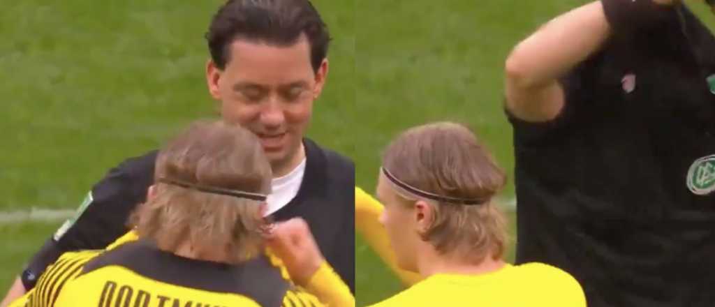 Pocas veces visto: Haaland intercambió camiseta con el árbitro