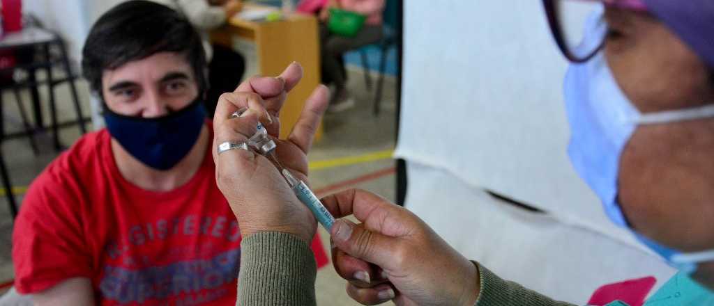 Llegaron m&aacute;s de 200 mil dosis de AstraZeneca