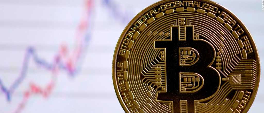 Bitcoin llega al cruce de la muerte y el mercado mira hacia abajo