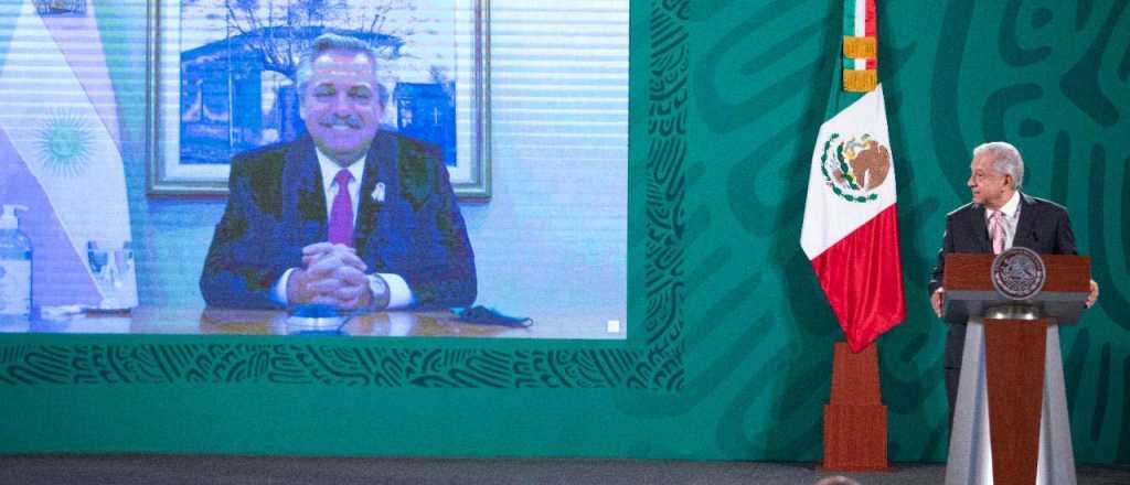 El Presidente festej&oacute; la independencia de traer vacunas de M&eacute;xico 