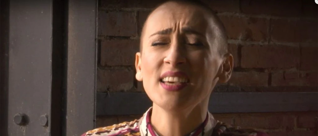 Una cantante rosarina grabó una versión feminista del Himno Nacional