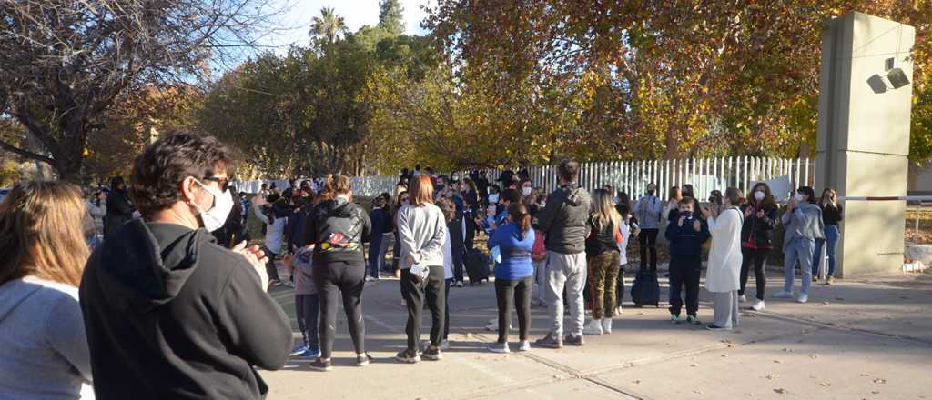Presencialidad: padres de alumnos del Liceo convocan una protesta