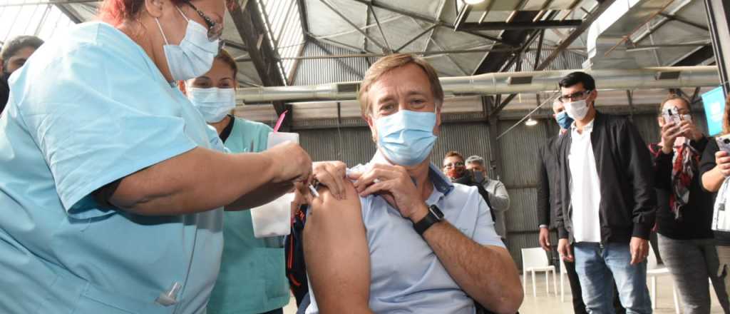 El gobernador Suarez recibió la vacuna contra el coronavirus