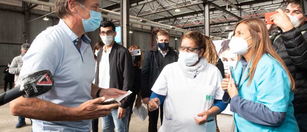 Suarez les pide a los mendocinos, de entre 30 y 40 años, que se vacunen