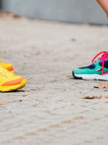 El detrás de los colores "estridentes" en zapatillas deportivas Mendoza