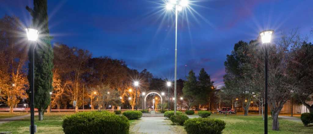 La Plaza Italia de San Rafael lució sus nuevas luces LED