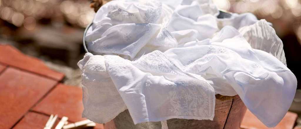 C&oacute;mo eliminar manchas amarillas de la ropa blanca