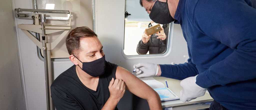 Las Heras vacunó a periodistas por su día contra la gripe