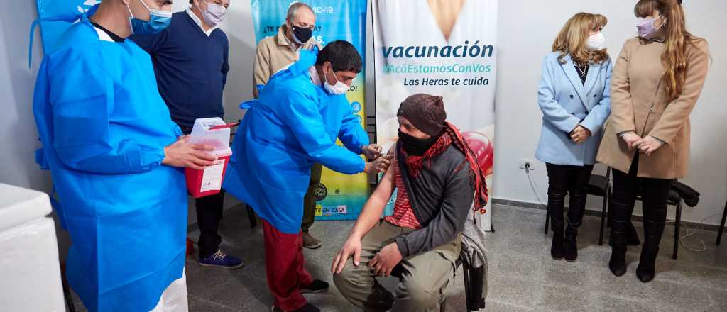 Las Heras entregó 300 vacunas antigripales a municipales de San Martín