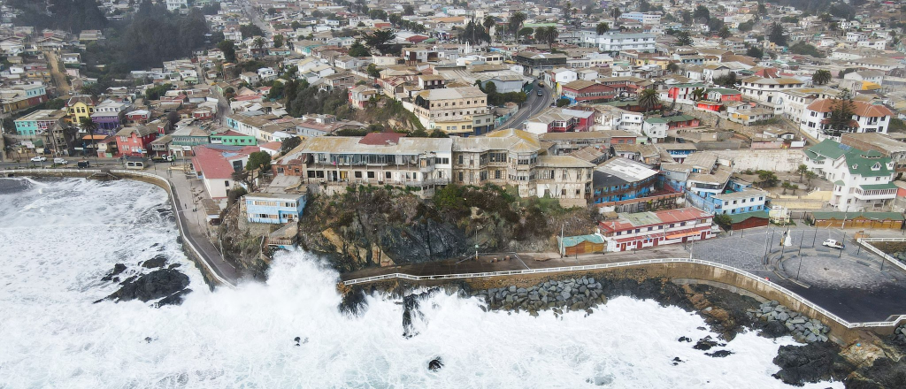 Intensas marejadas golpean la costa chilena