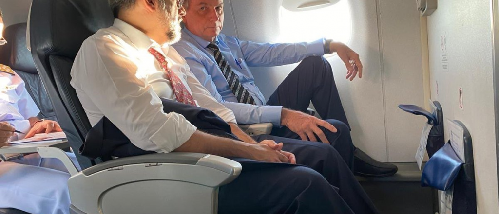 "&iexcl;Genocida!": pasajeros insultaron a Bolsonaro arriba de un avi&oacute;n