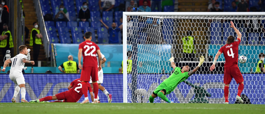 Italia aplastó a Turquía en el inicio de la Eurocopa