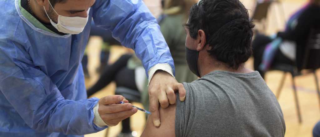 El Gobierno afirma que completarán la vacunación con la segunda dosis