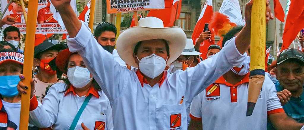 Terminó el escrutinio en Perú y ganó el sindicalista Castillo