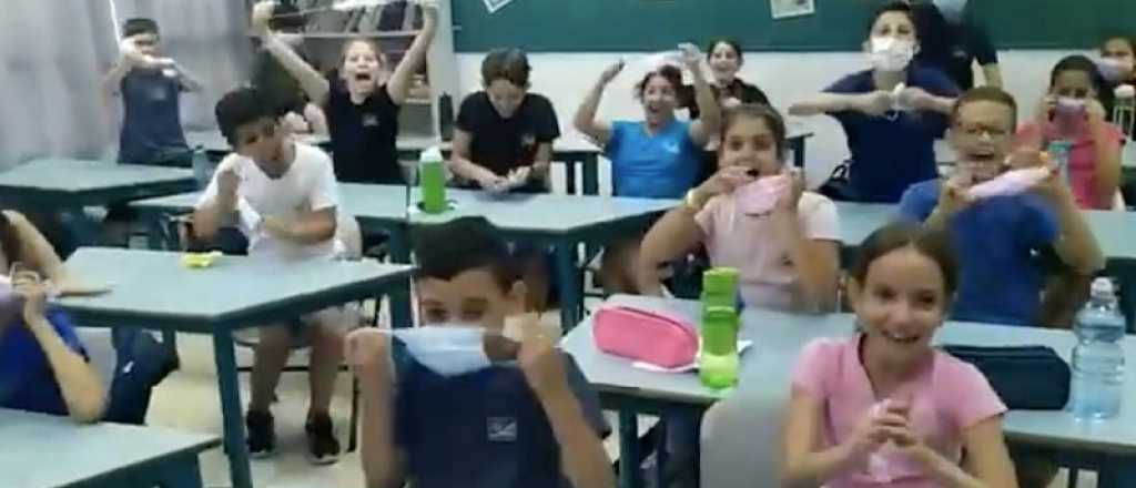 Video: niños de Israel felices cuando la maestra le dice "adiós al barbijo"