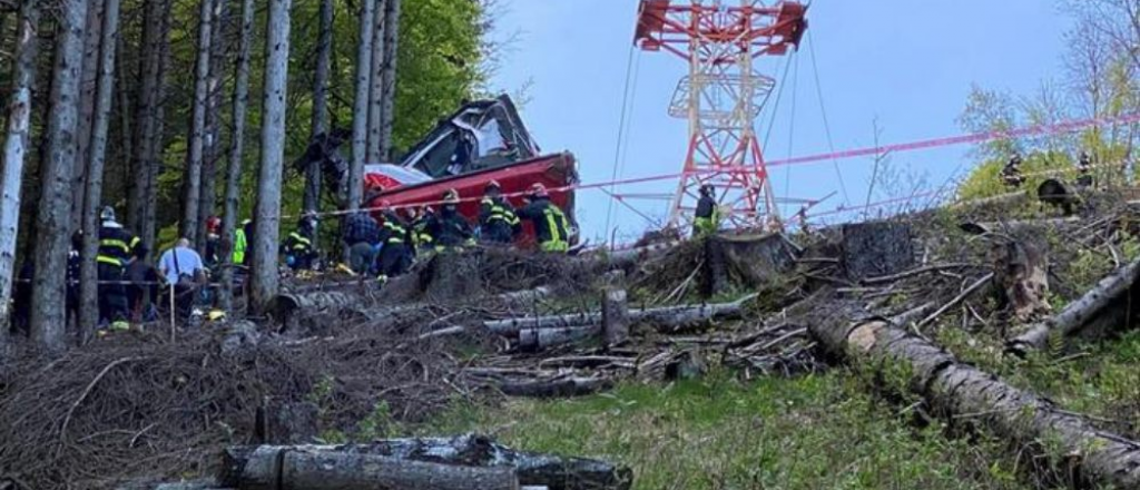 Video: así fue la caída del teleférico en Italia que dejó 14 muertos