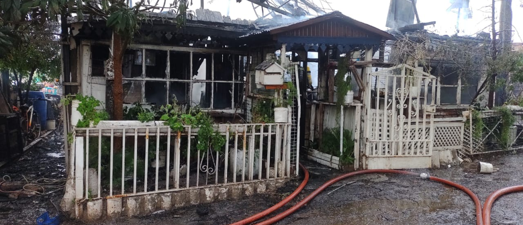 Se prendieron fuego tres casas en Godoy Cruz