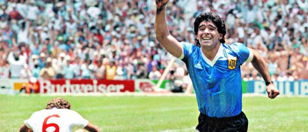 Hay pruebas: ¿la camiseta de Maradona a subastar es la de la mano de Dios?