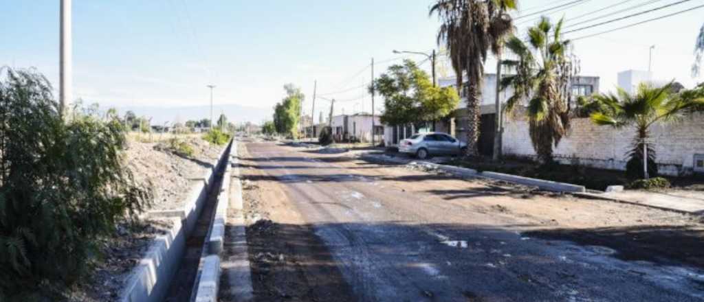 Guaymallén avanza con la recuperación del asfalto en Elpidio González