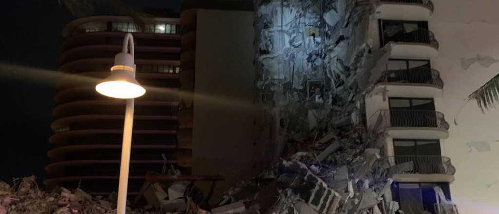 Videos: derrumbe de un edificio en Miami y hay personas atrapadas