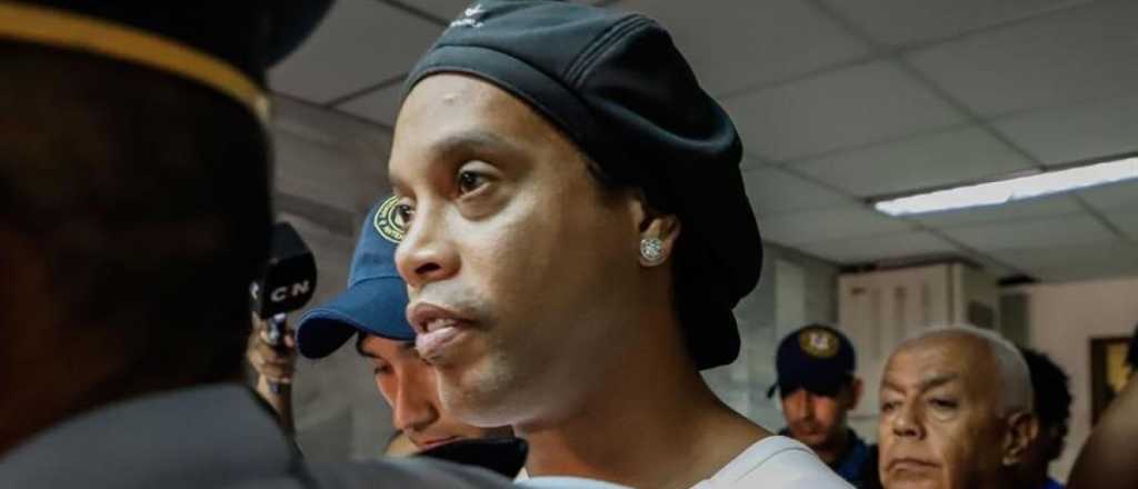 Por qué Ronaldinho podría volver a prisión