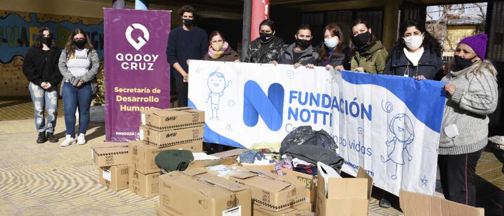 La campaña Abrigando recolectó donaciones de ropa y calzado