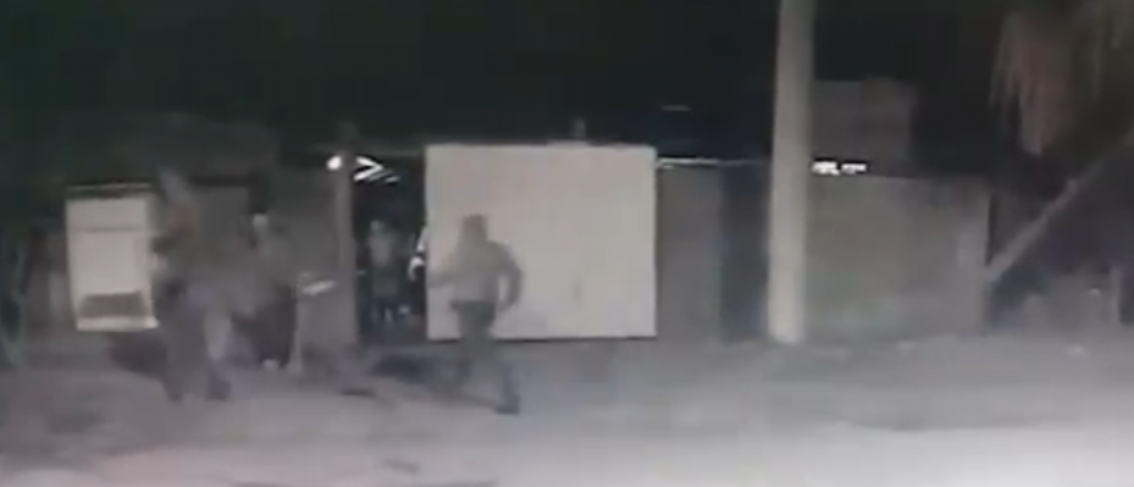 Video: atacaron a policías que desmantelaron una clandestina