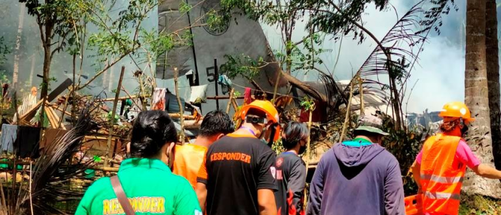Un avión cayó en Filipinas y hay al menos 29 muertos