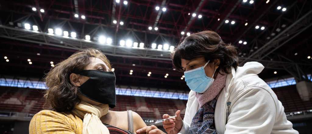 Aseguran que en Mendoza siguen vacunando a ritmo normal