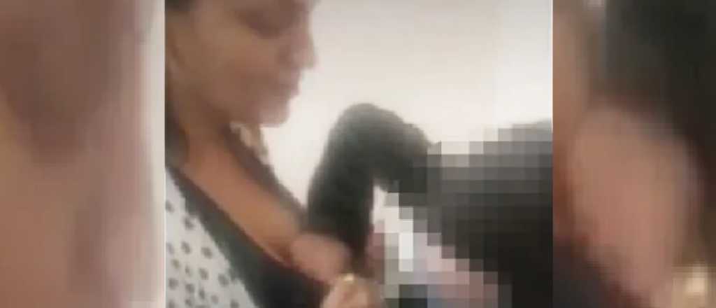 Portera de una escuela de San Juan se filmó abusando de un alumno