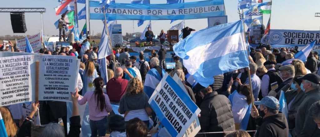Miles de productores protestaron en San Nicolás contra el Gobierno