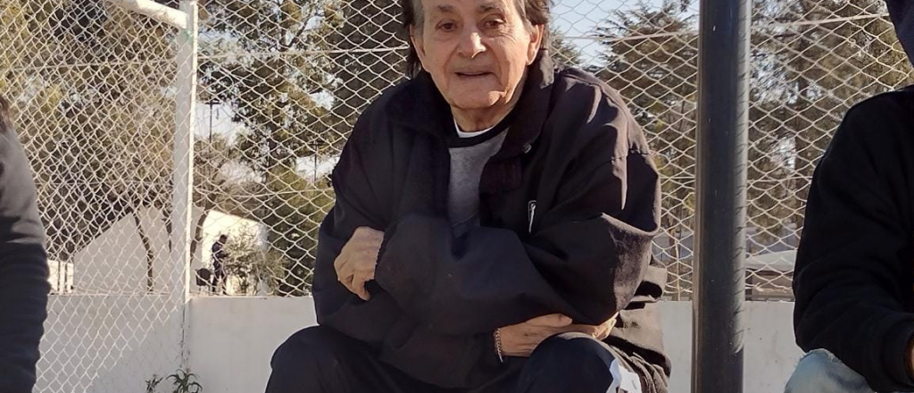 V&iacute;ctor Legrotaglie volvi&oacute; a la cancha a ver a su amado Lobo