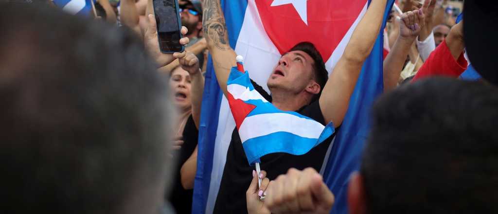 Un muerto y 130 detenidos por las protestas en Cuba