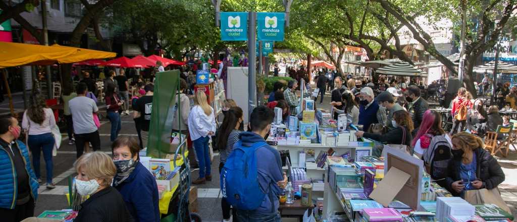 Ciudad prepara la "Peatonal de Libros" para este sábado