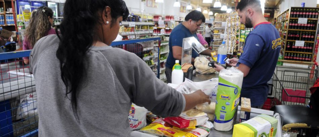Cada mes es más caro comer en Argentina