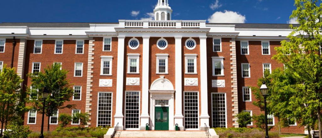 Frenaron la medida que imped&iacute;a a Harvard matricular extranjeros