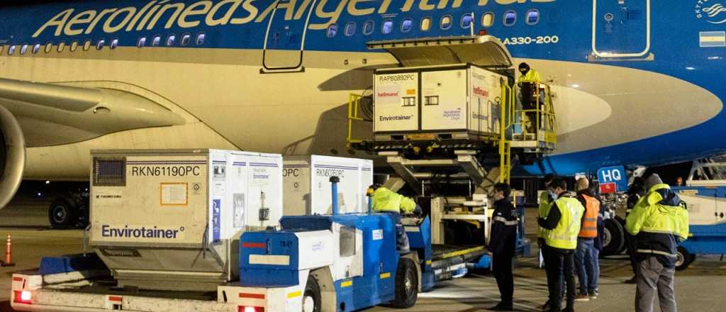 Las razones del Gobierno para no mostrar los contratos de las vacunas