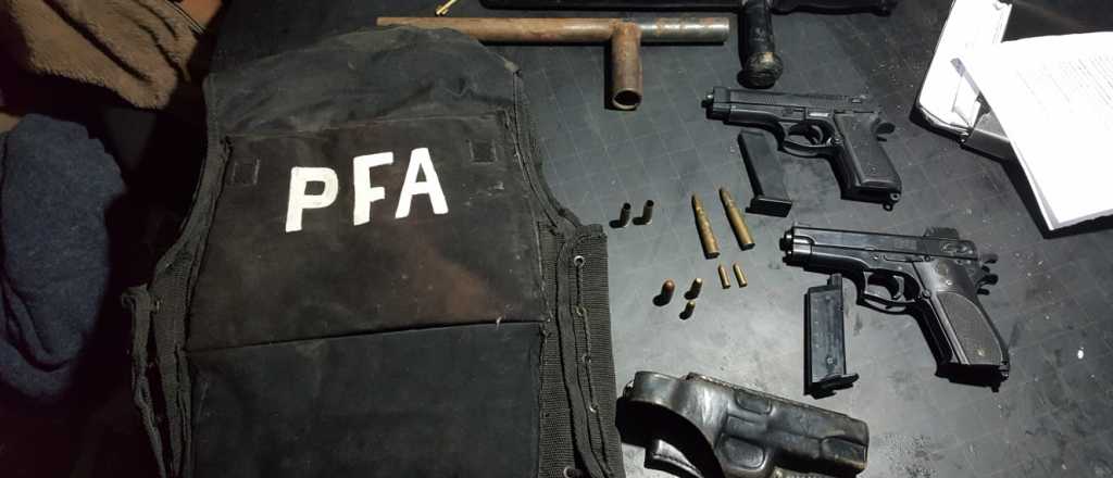 Secuestraron un chaleco de la PFA en un operativo en Guaymallén