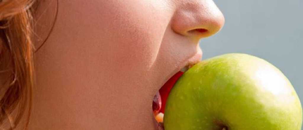 ¿Cuál es la forma correcta de comer manzanas?