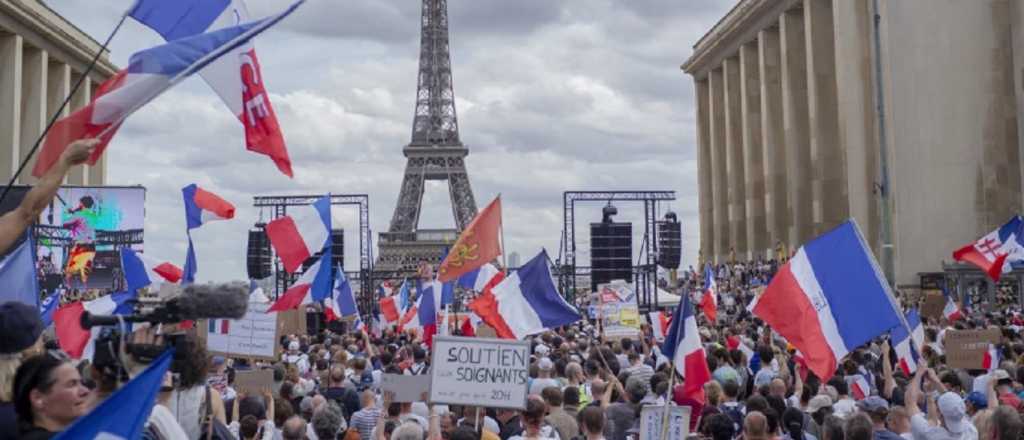 Trabajadores de la salud franceses se resisten a las vacunas obligatorias 