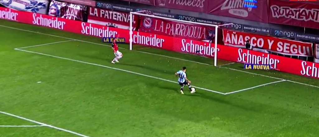 Video: el blooper de Reniero que perdió un gol insólito