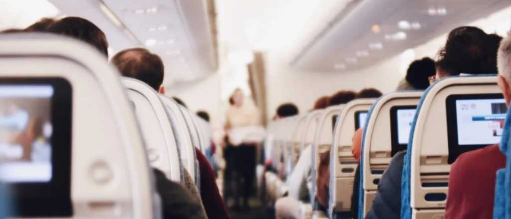 Por qué no hay que usar pantalones cortos durante un viaje en avión