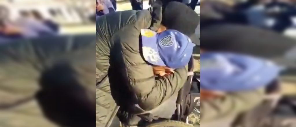 Video: el momento m&aacute;s conmovedor de Carlos Tevez en Mendoza