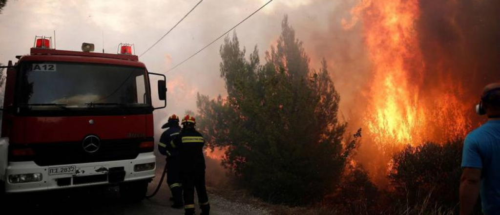 Cinco pueblos griegos del Peloponeso evacuados por incendios