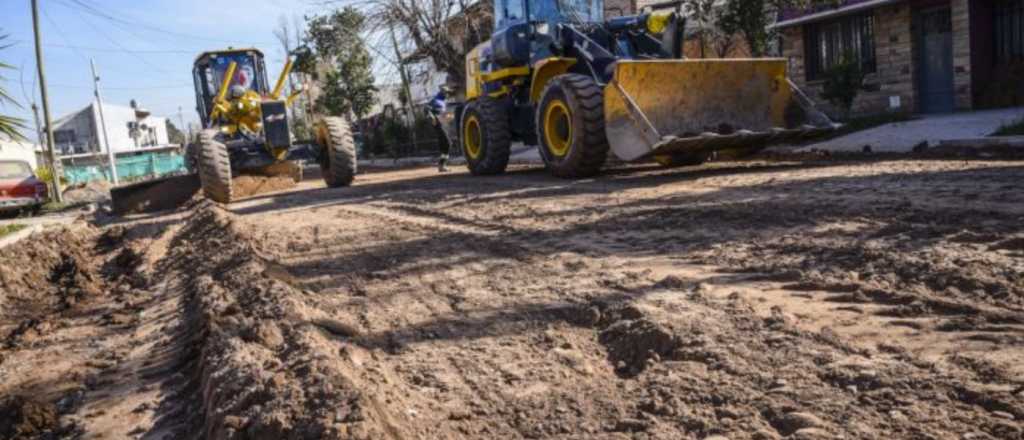 Guaymallén continúa asfaltando el barrio Unimev