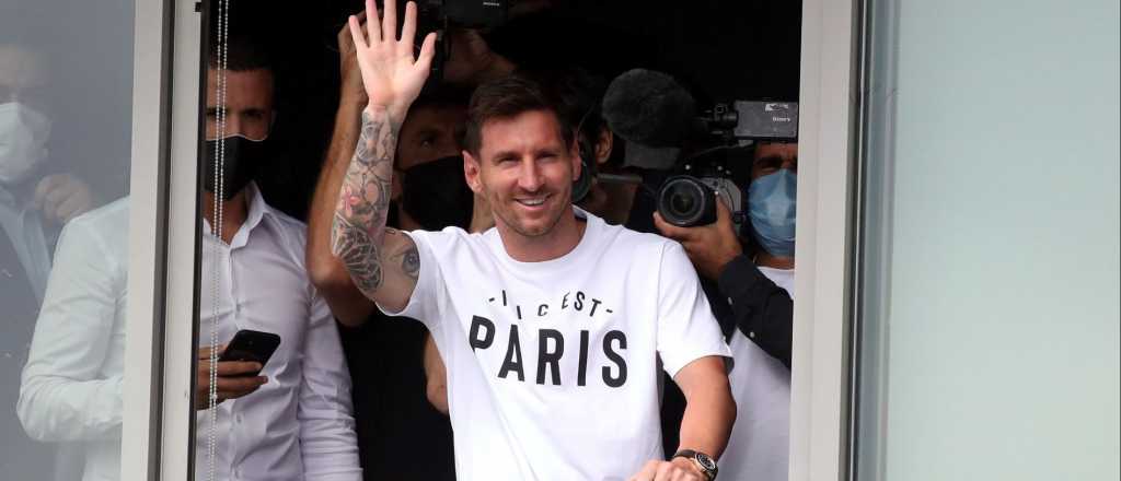 El PSG recibió a Messi: tango, mate y balones de oro