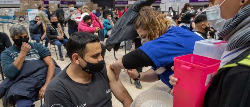 AstraZeneca admiti&oacute; efectos secundarios de su vacuna contra el Covid-19