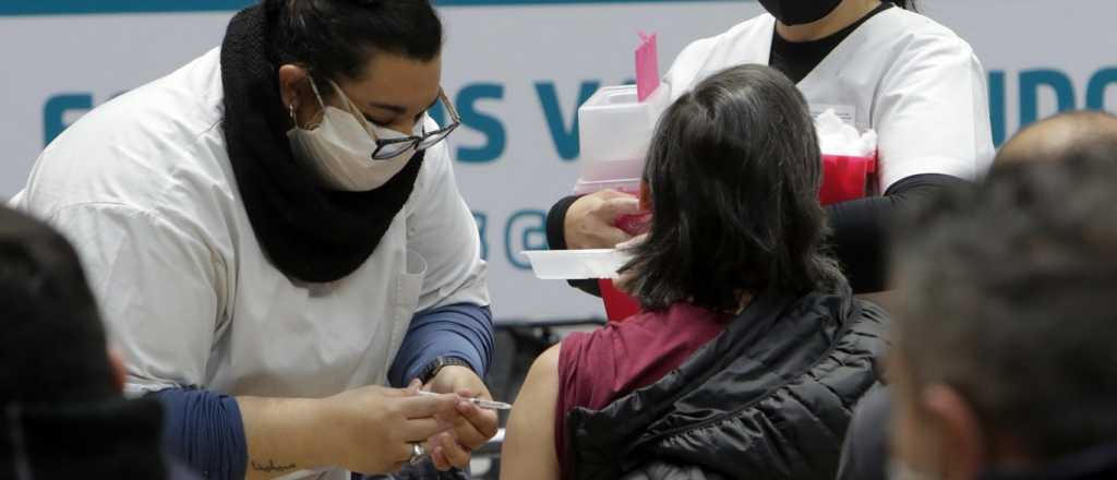 Covid: quiénes se vacunan este lunes en Mendoza
