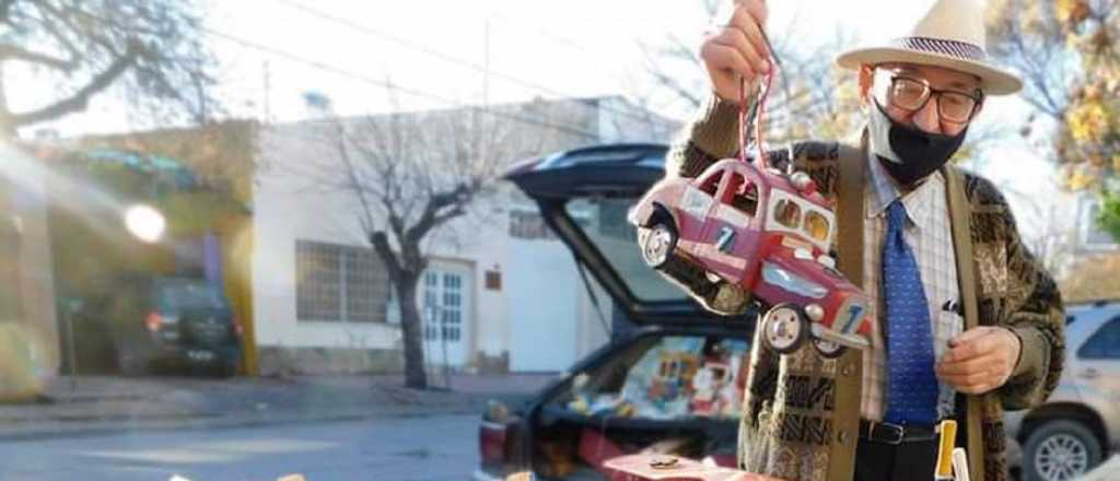 Un juguetero mendocino lleva 80 años haciendo juguetes artesanales