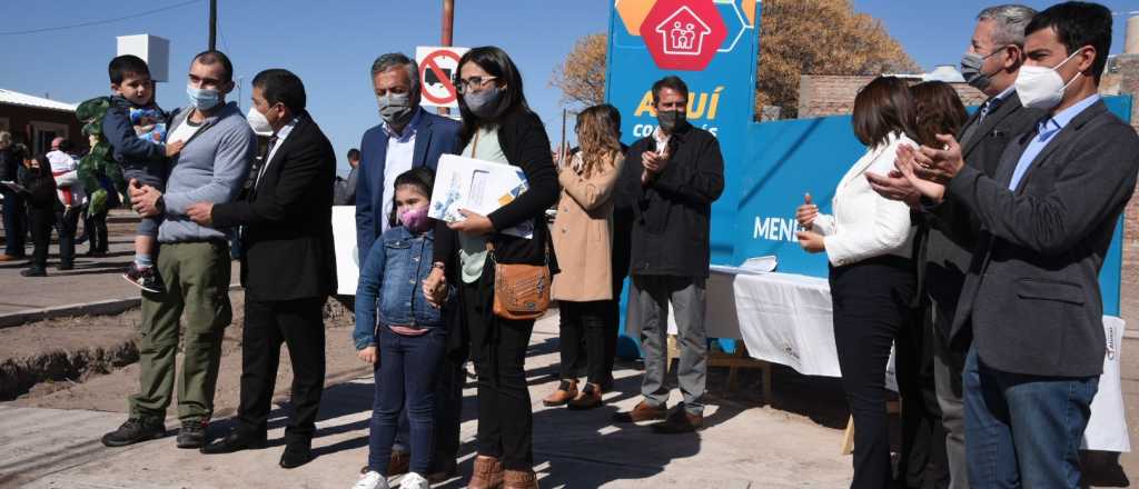 El Gobierno de Mendoza entregó viviendas en Alvear